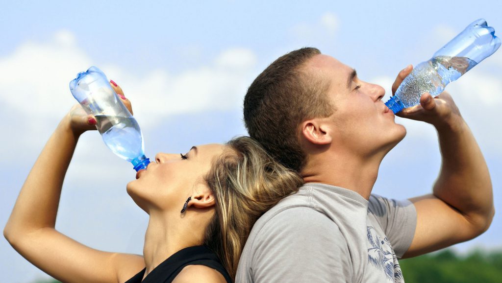 از بین بردن شوره سر با نوشیدن آب