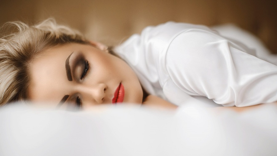 خوابیدن با آرایش