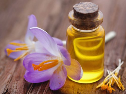 خواص روغن زعفران برای پوست