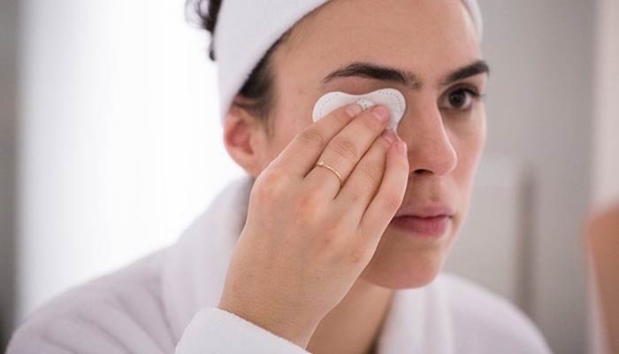 درمان خشکی دور چشم با گلیسیرین