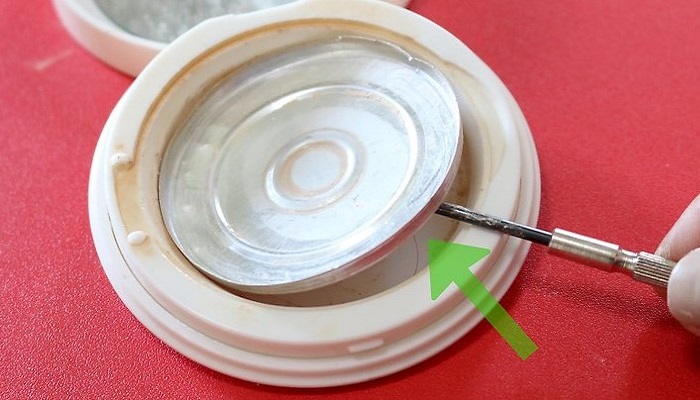 بیرون کشیدن ظرف از قاب پلاستیکی