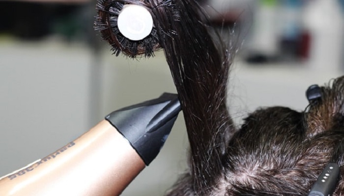روش صحیح خشک کردن مو با سشوار