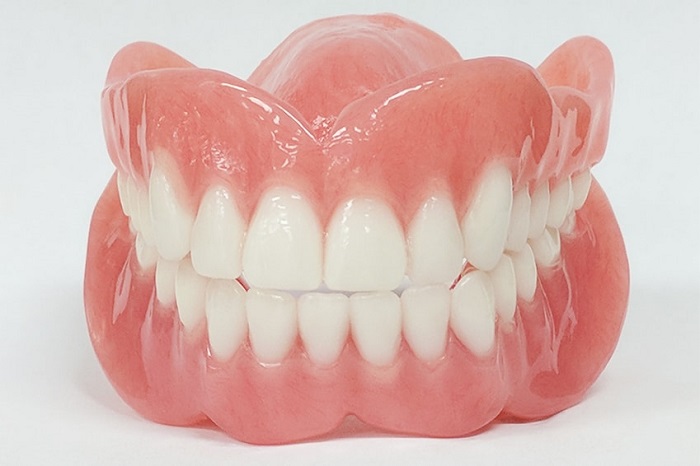 انواع پروتز دندان؛ دندان مصنوعی